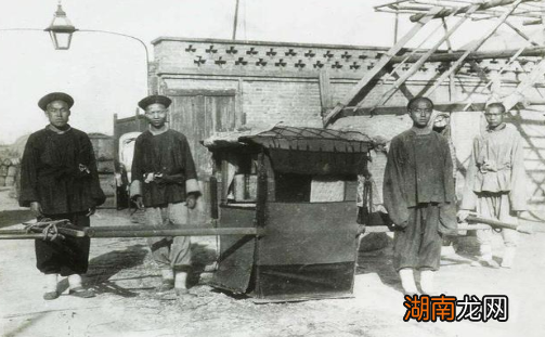 在清朝,哪些人能坐象征最高出行待遇的八抬大轿?