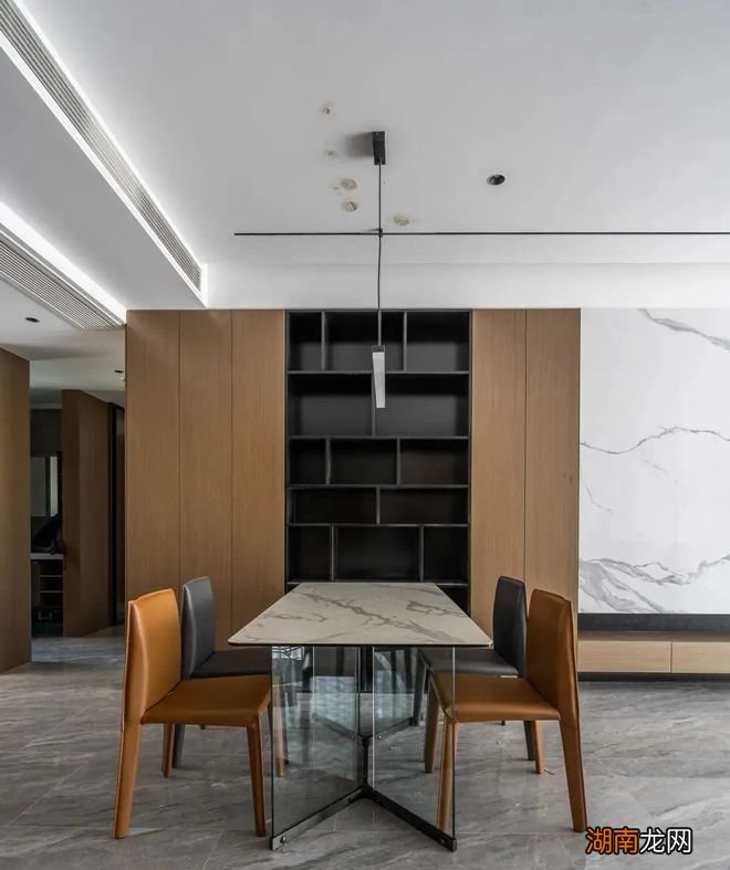 这么多年我家餐桌一直摆错了？餐厅同样大小，邻居家看着显大5㎡