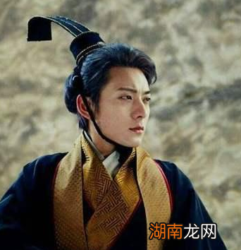 新朝皇帝王莽在位十五年，这十五年他都做了些什么？