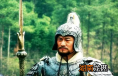 此人出生时祖坟竟然冒青烟，孙坚的一生有多传奇？