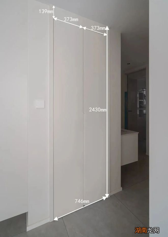 过道处凹槽你家嫌鸡肋,别人却羡慕,改储物间最实用,不浪费1㎡