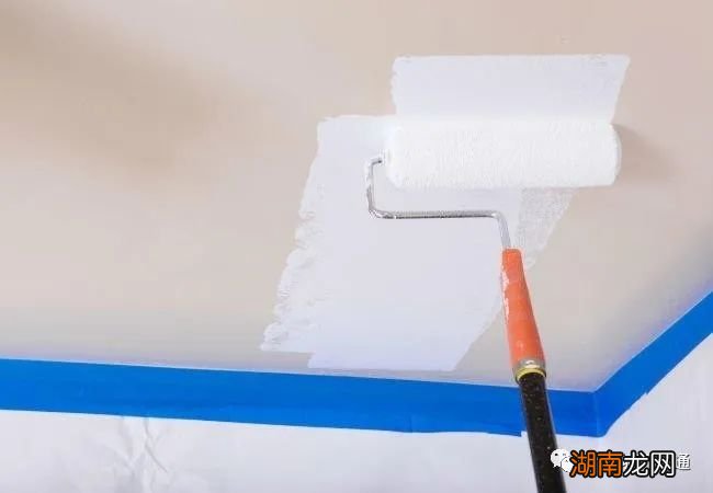 坡岛网友曝料：楼上装修楼下灰尘盖顶、天花板渗“血水滴”、厨房被淹……