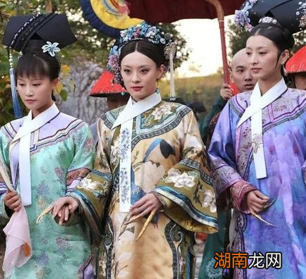 清朝皇帝宠幸妃子之后 妃子走路为什么要人扶着走