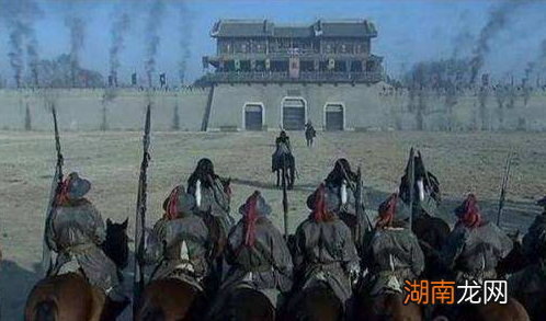 揪着国君衣领骂人的大臣，鬻拳到底有多大胆？