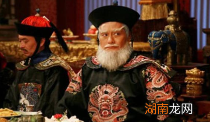 康熙公布遏必隆的大罪，为什么却不下令处死他？