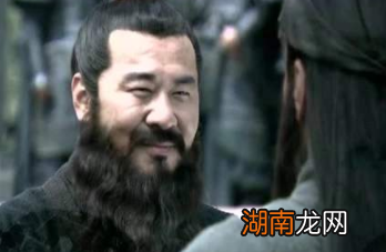 为何曹操会放任关羽斩杀自己的将领呢?其实没有那么简单