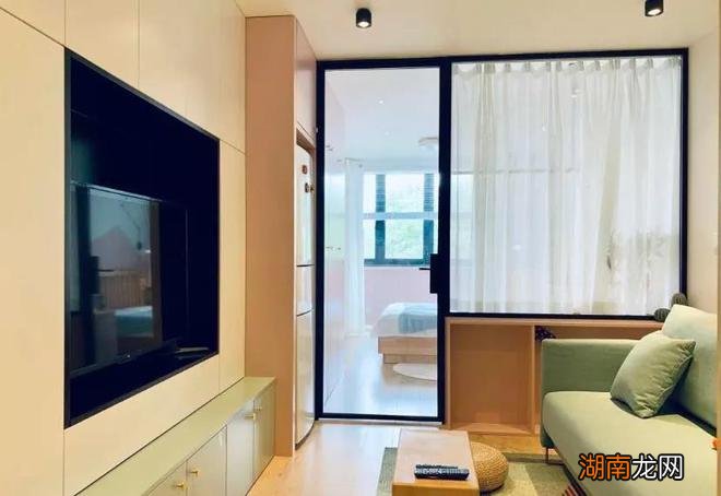 29岁小姐姐买下33㎡“老破小”独居,重装后,配色让人赏心悦目!