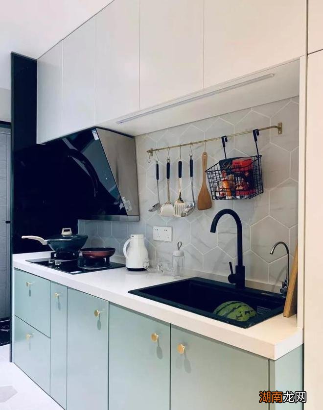 29岁小姐姐买下33㎡“老破小”独居,重装后,配色让人赏心悦目!