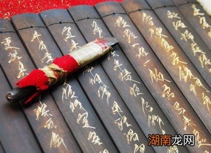 古人写字都是从右边往左边的 古人这么写有什么原因