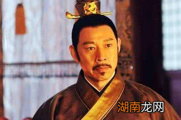 最初聪明伶俐的李承乾为何被大臣搞的精神失常呢？