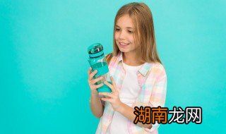 女儿进入青春期后变得叛逆怎么教育