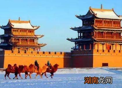 嘉峪关城墙上为什么放着一块砖 这个砖有什么说法吗