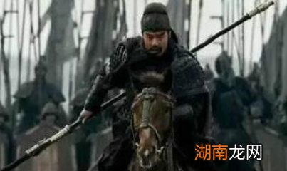 古代战场上武将为什么不骑白马？原因是什么