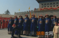 清朝时官员对皇帝行叩拜礼时都有哪些讲究？