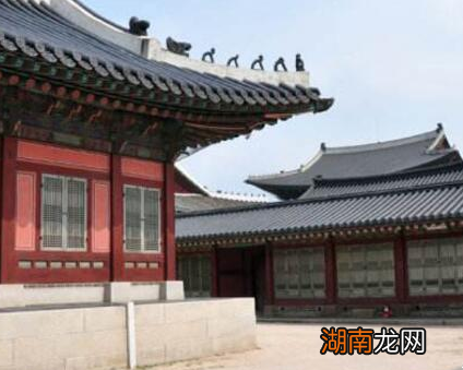 古代妃嫔都有自己的宫殿吗 其他人都是住通铺的