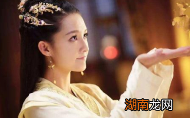 元玉仪本是金枝玉叶的公主,为何会流落街头呢?