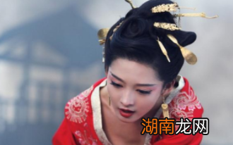 元玉仪本是金枝玉叶的公主,为何会流落街头呢?