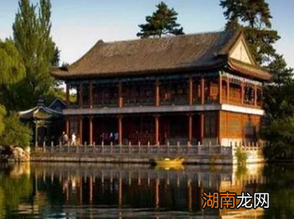 康熙皇帝当初为什么要建一个避暑山庄 仅仅是因为天热那么简单吗