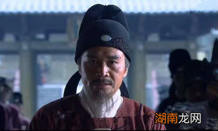 此人得不到重用去隐居山林,做隐士后反而引起皇帝重视