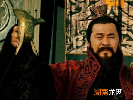 纵观曹操的一生 他究竟是功臣一个还是汉贼一个