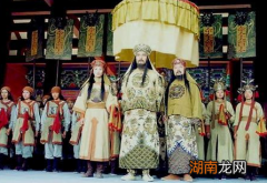 定都天京的宫里都是宫女伺候，怎么不用太监呢？