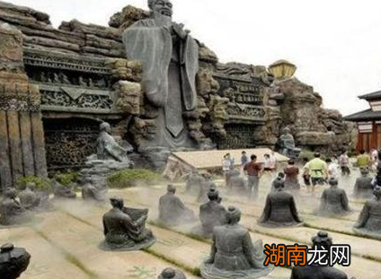 春秋的历史为什么如何传奇和辉煌 这个当时的社会情况有关