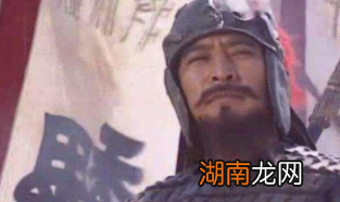 魏延死后，蜀汉为他建的墓前为何有三个石像呢？