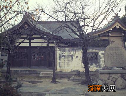 古代有宁宿荒坟,不宿古庙的说法 古人这么说有没有道理