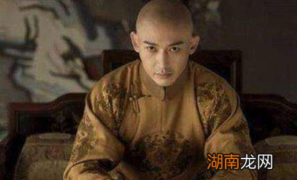 弘昼身为雍正的儿子为何要装疯卖傻 不然乾隆可能会对这个兄弟下手