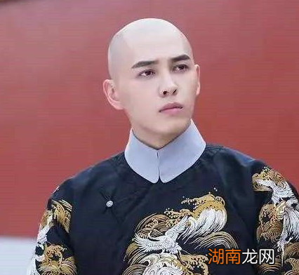 弘昼身为雍正的儿子为何要装疯卖傻 不然乾隆可能会对这个兄弟下手