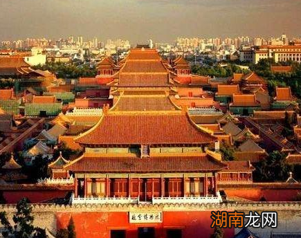 故宫已经对外开放了那么多年了 故宫的房顶上为何没有鸟在上边停留过