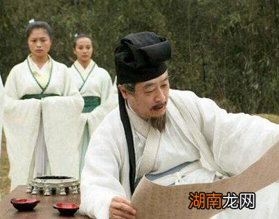 古代官员辞官回家之后靠什么生活 古代也有退休金吗