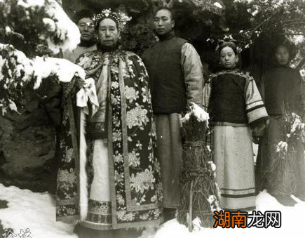 慈禧临死前为什么会找溥仪作为皇帝 一己私利还是得要去做