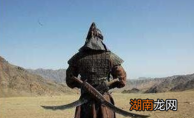 古代中原地区都是用直刀的 西北少数民族为何都用弯刀