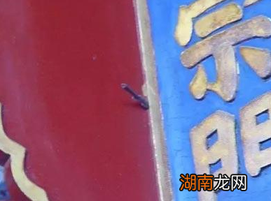 故宫匾额上面为什么有一支箭头 这支箭的背后有什么故事