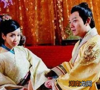 古代陪嫁丫头中最成功的一个 小姐成为妃嫔,自己最后却坐上了皇位