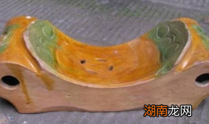 古人的枕头是陶瓷做的？晚上睡觉的时候不硬吗？