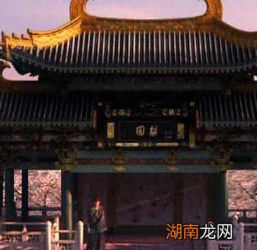 古代皇宫没有厕所皇帝是怎么上厕所的 简直简单又粗暴