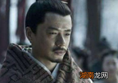 汗初三杰中为何只有韩信不知进退，最终惨死长乐宫中？