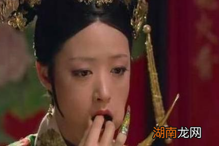 古代妃子为什么要留那么长的指甲 这指甲有什么作用