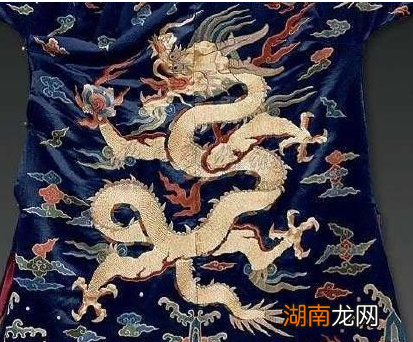 穿蟒袍的官员是什么样的？蟒袍和龙袍的区别在哪里？