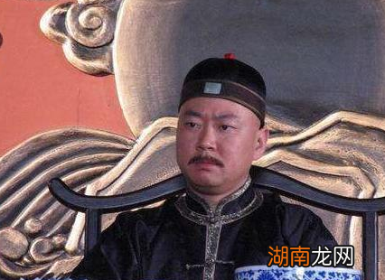 官员退休后为何要回老家?原因有哪些?