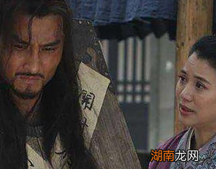 古代刽子手行刑前为什么要喷一口酒 这种现象在历史上很常见吗