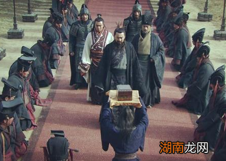 诸葛亮为什么不敢取代刘禅做蜀汉的皇帝 如果有野心早就行动