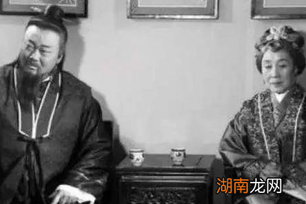 所谓不孝有三,无后为大 最后为包拯传宗接代的为何是一个丫环