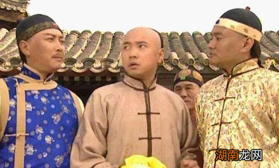 每天沉醉在美酒和诗词中的弘昼，为什么说他才是聪明人？