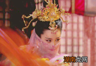 皇帝娶了大臣两个女儿，三年后被大臣夺了江山