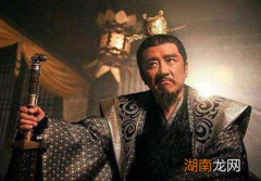 他是十六国历史上的一代暴君，12个儿子全部惨死