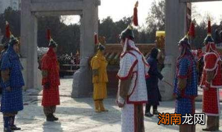 清朝八旗制度当中 究竟哪一旗的地位最低