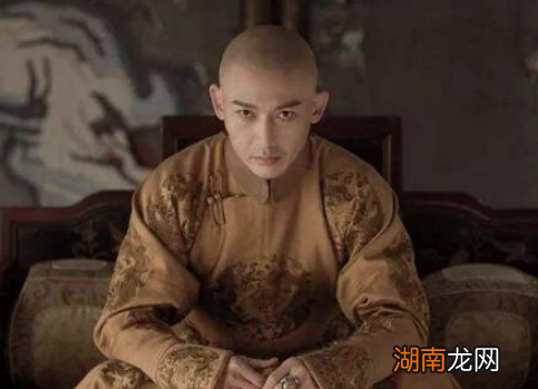 乾隆的御案上摆了草棍,背后到底是啥原因?